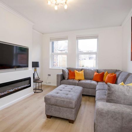 The Burton York 3 Bedroom House Sleeps 6 Екстер'єр фото